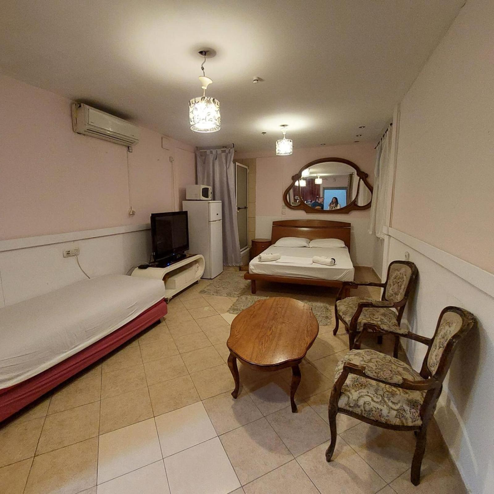 Star Guest- House Hotel Or Yehuda Exterior photo